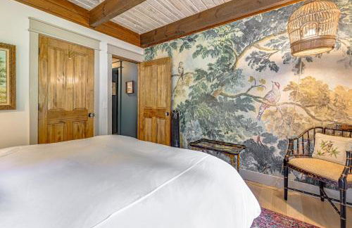 Enchanting Highlands Cottage with Pond and Waterfall - Foto 19