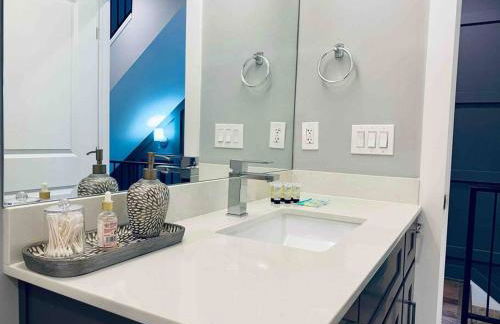 Upscale 3BDR Penthouse with Rooftop TV and Stunning Capitol and Monument Views Near Popular H Street Corridor Parking Included Free Cancellation - Foto 26