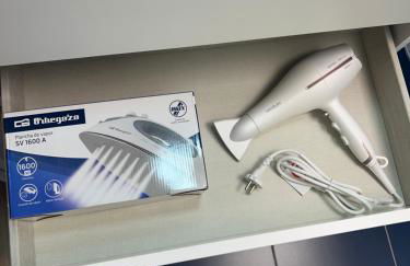 APARTAMENTO NUEVO CÉNTRICO en PRIMERA Línea de playa con vistas al Mar, Piscina, aire acondicionado y wifi - Foto 40