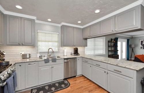 Backyard Oasis-Pool & Grill-Heart of Friendswood - Foto 18