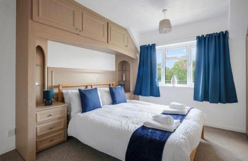 Awesome Games Room House! East Midlands Airport, Donington Park, with FREE parking - Foto 4