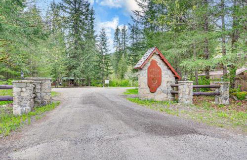 Riverfront Skykomish Cabin with Private Hot Tub! - Foto 30