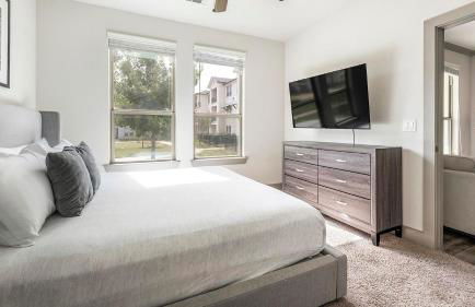 Landing Amazing 1BD Courtyard Pool - Photo 45