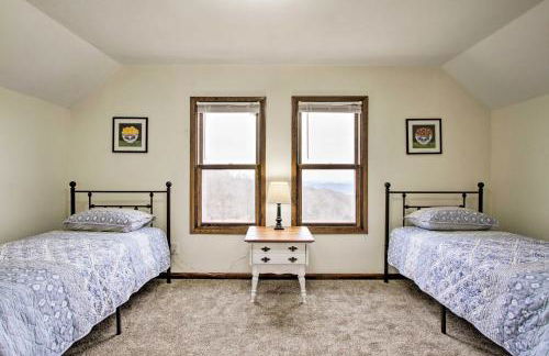 Wisconsin River Valley Farmhouse Fire Pit and View - Foto 24