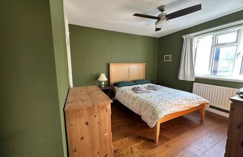 Cosy 2BR Home with Garden & Parking - Foto 44