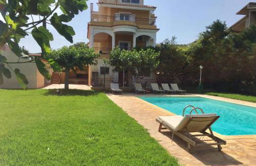 Relaxing Villa with Swimming Pool and Garden - Foto 2