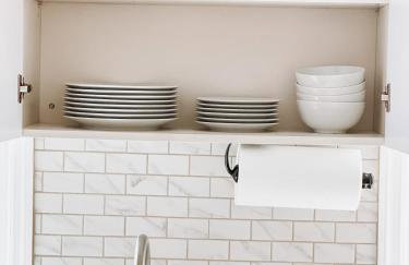 Designer Home 2 Bedroom - 20min to NYC WTC - Private Backyard - Foto 43