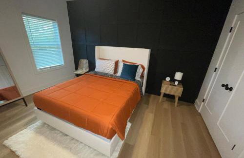 Downtown New 3 Story Sleeps 14 - Foto 25