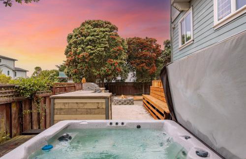 1 block to beach, Private Hot Tub, Fire Pit and BBQ - Foto 1