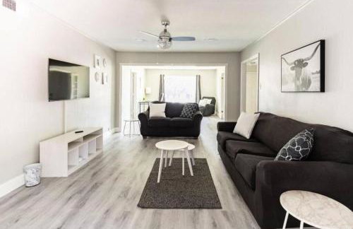 4 Bed 3 Bath House, Spacious, Smart TVs in all rooms, Whole house to yourself - Foto 3