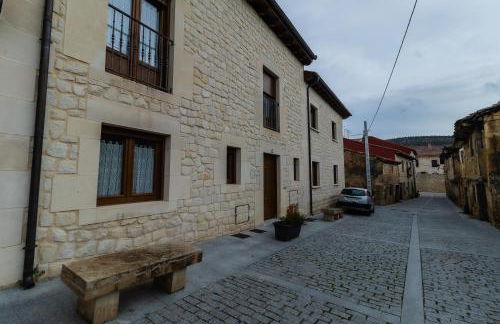 Apartamentos & casas rurales Santo Domingo de Silos - Photo 1