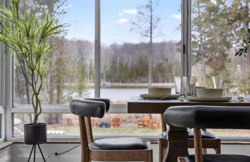 Lakefront Retreat, Mins to Dtown, Firepit, Hot Tub, Pet friendly! - Foto 12