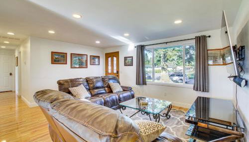 Charming Arlington Home with Hot Tub and Fenced Yard! - Foto 5