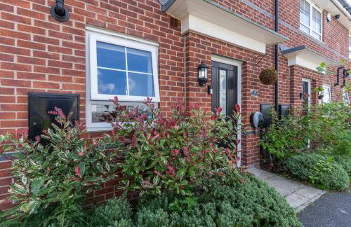 Walk to Liverpool Airport - Luxury Stay with EV Charge - Fast WiFi - Foto 21