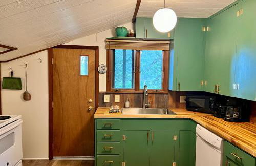 Rose Den - Romantic Mountain Cabin with Views! - Foto 12