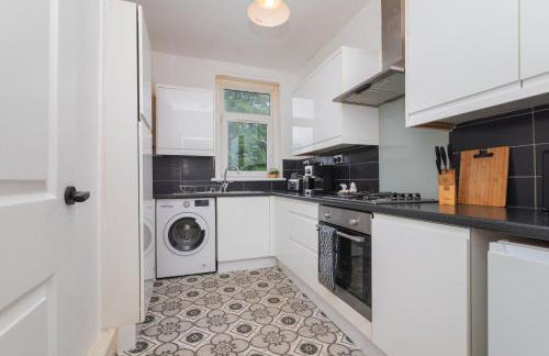 Modern And Vibrantly Designed Apartment - Foto 4