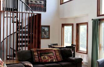 Lakefront Vacation Rental with a Deck and Hot Tub near Wisconsin Dells - Foto 3