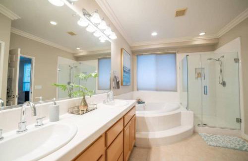 Spacious Disney Retreat with Pool Table Fire Pit - Foto 15