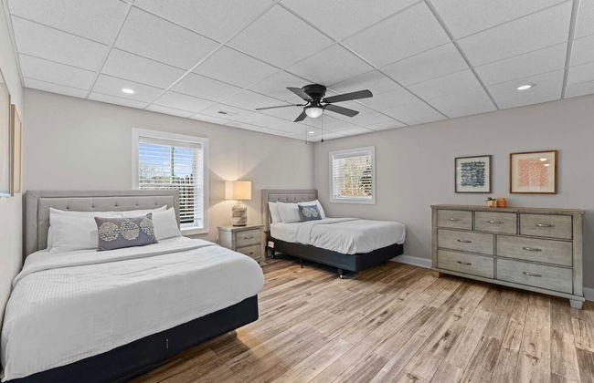 Winding Down by Avantstay Sleeps 20 + Dock, View - Photo 50