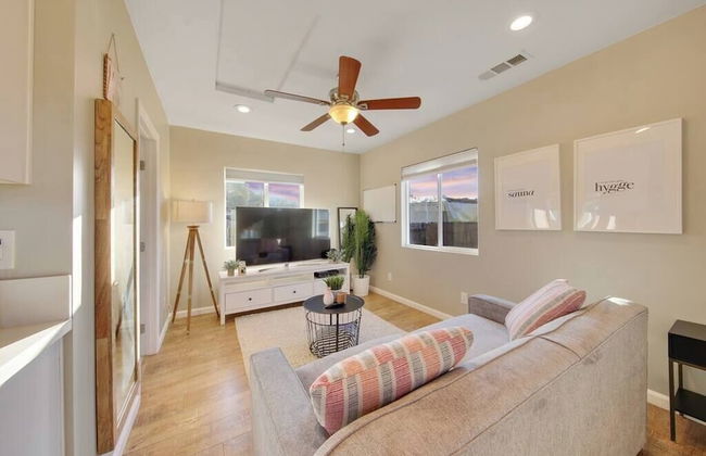 Trendy San Diego Home With Backyard and Firepit - Foto 2