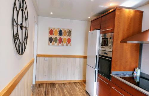 Cerca de Barcelona, y entre tres Parques Naturales, casa de 4 habitaciones y 2 baños con piscina, barbacoa y chimenea - Foto 47