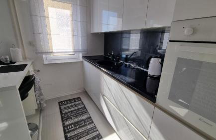 Laura Exclusive, dizajnerski uređen stan, izvrsno opremljen, self check-in - Foto 13