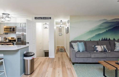 In The Woods - 5 BR Chalet with Game Room, Fire Table and Hot Tub - Foto 13