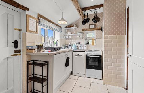 Charming 2-BR Cottage in Stonehouse with Courtyard Garden and Log Fire - Foto 11