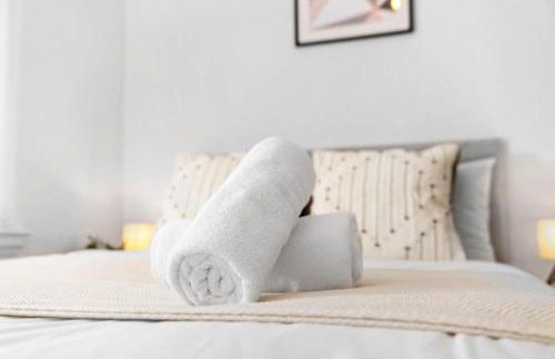 Two Bedroom Apartment - On Street Parking Available - Netflix - Wifi - Top Rated - 311M - Photo 6