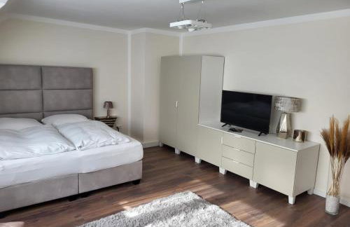 City Apartments - Photo 14