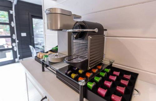 Chic Home with King Bed and Fire Pit - Foto 11