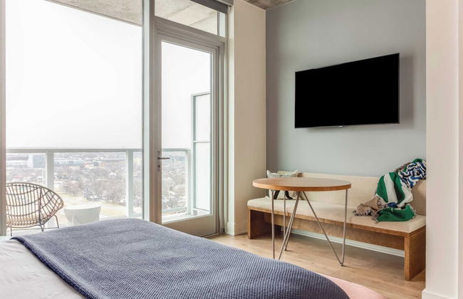 Sleeps 34! 11 Condos in New Austin High Rise w/ Rooftop Pool, Gym, Yoga Studio - Foto 41