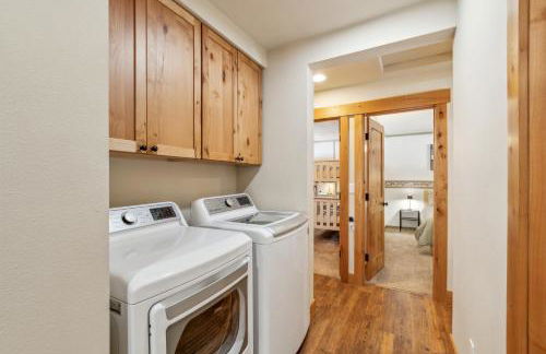 Mountain Retreat with Hot Tub, Game Room and Yard home - Foto 30