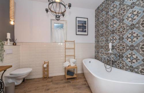 Stone Villa Cara d Oro - Heated Infinity Pool & Views - Photo 35