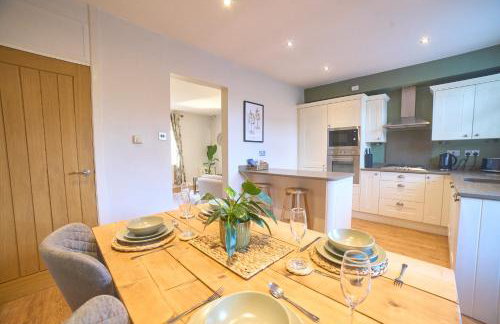 Modern Cosy 2-Bed Terrace with Private Garden - Foto 14