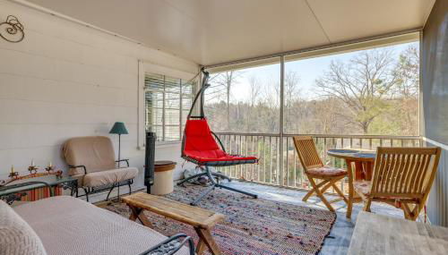 Unwind Fireside and Walk to Dtwn! Tyron Retreat - Foto 2