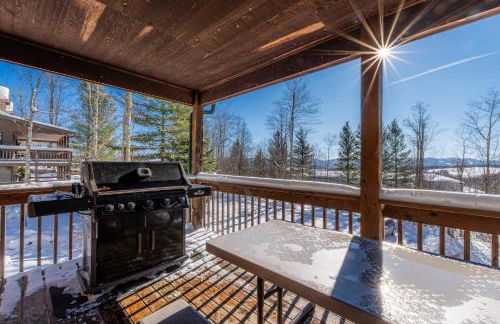 Leaf Peeper's - HUGE deck, pizza oven, Pac-man! - Photo 8