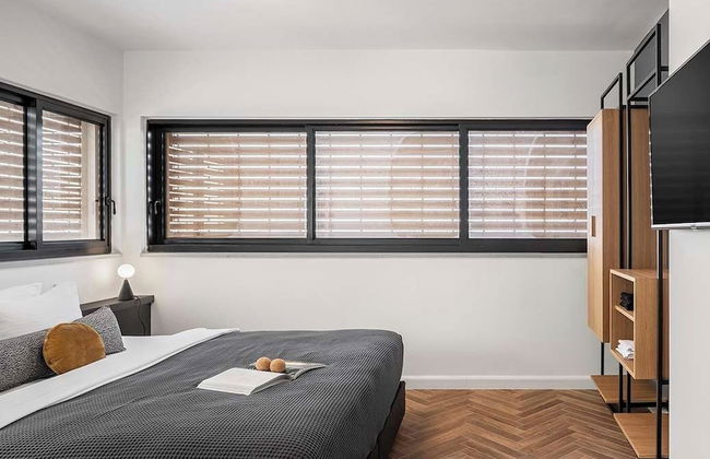 Mr. Louis - By TLV2GO - Photo 23