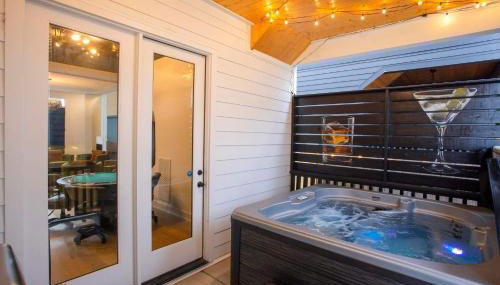 Rooftop Deck Hot Tub Fire pit Sleeps 10 - Foto 1