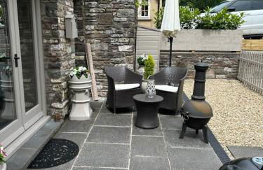 Cosy riverside property - Photo 1