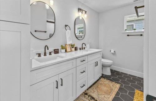 Lux House & Carriage house Furnished for Comfort - Foto 27