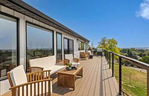 Great Falls Premier Retreat by Wrecked & Refined Stunning Views Hot Tub Family Fun - Foto 30