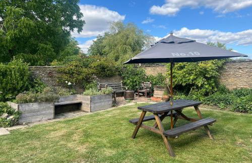 Private & Spacious Cotswold Barn - Foto 6