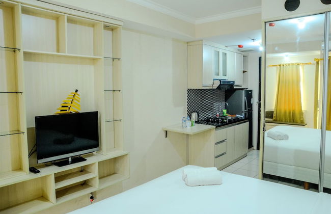 Simply Studio Room at Grand Serpong Apartment By Travelio - Foto 1