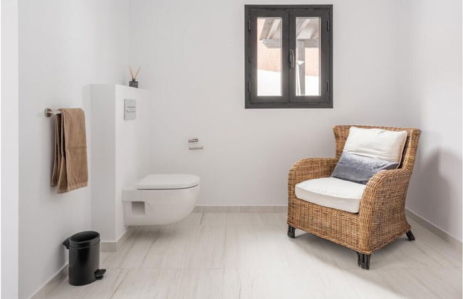 Magnificent And Modern Decorated Villa - Photo 26