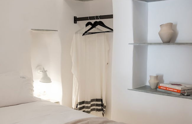 aniko suites White Alley - Photo 9