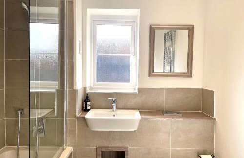 New Modern 2 Bed with parking in BISHOPS STORTFORD, close to Stansted Airport! - Foto 22