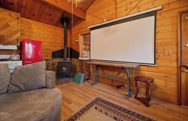 Charming Mountain Getaway - Photo 11