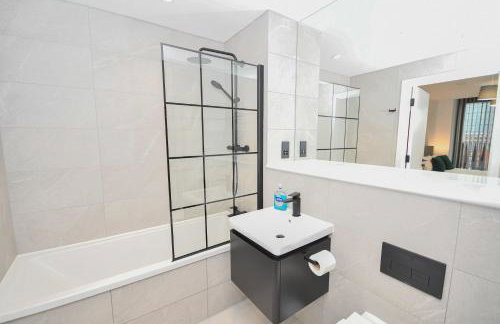 Contemporary Flat in Central Manchester w Balcony - Photo 5