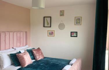 The Snug, ideal for sporting events and city breaks, hidden nook in the Heart of Newcastle, with parking, Wifi, Smart Tv, close to all local travel links - Foto 2